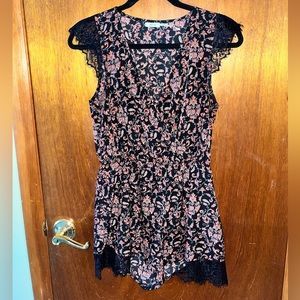 Women’s Kimchi Blue Print Romper. Silky Material with Lace Detail. Size S